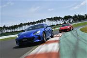 進化した“兄弟スポーツカー”、スバル「BRZ」（写真手前）とトヨタ「GR86」