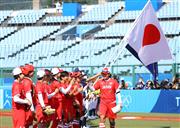 無観客の中、競技がスタートした東京五輪。メディアの役割も問われている＝２１日、福島県営あづま球場（納冨康撮影）