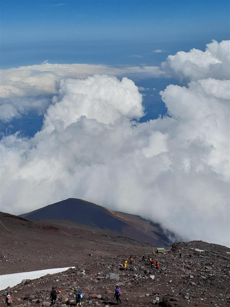 深層リポート コロナ禍の新しい富士登山体験 マスクに検温 山小屋は密回避 Sankeibiz サンケイビズ 自分を磨く経済情報サイト