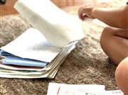 まずは大人が仕分けし、裏紙としても使えないプリントは子供に渡しましょう（筆者撮影）