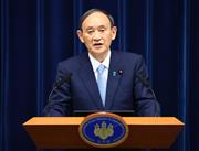 発令中の緊急事態宣言等の期間延長と地域拡大が決定し国民にさらなる協力を求める菅義偉首相＝１７日午後、首相官邸（春名中撮影）