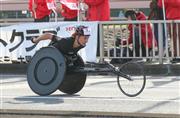 大分国際車いすマラソンでホンダの車いすレーサーを使うスイスのマニュエラ・シャー選手＝令和元年１１月、大分市