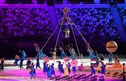 開会式で行われたアトラクション＝２４日、国立競技場（宮崎瑞穂撮影）