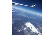 機内から富士山が見えたときは「日本に生まれてよかった～」と感じる瞬間です。提供：執筆者