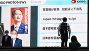 菅義偉首相の総裁選不出馬のニュースを伝えるJR秋葉原駅前の街頭テレビ＝３日午後、東京都千代田区（酒巻俊介撮影）