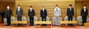 閣議に臨む（左から）棚橋泰文国家公安委員長、赤羽一嘉国交相、茂木敏充外務相、菅義偉首相、麻生太郎副総理兼財務相、河野太郎行政改革担当相、田村憲久厚労相＝２１日午前、首相官邸（春名中撮影）