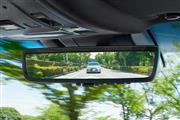 デジタルインナーミラー。鏡面ミラーモードに変更することも可能（トヨタ自動車提供）