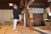 映画のヒットを祈願する信虎役の寺田農さん＝甲府市、武田神社（平尾孝撮影）