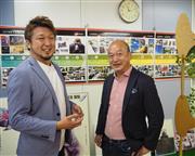 Ｍ＆Ａで意気投合。売り手の伊東仁社長（右）と買い手の匹田絵人社長が同じオフィスで働く＝東京都港区（重松明子撮影、撮影のためマスクを外しています）