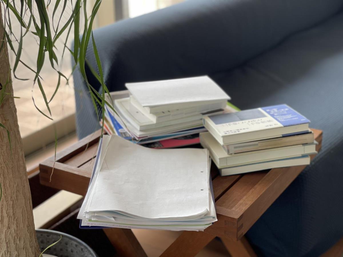 途中で読むのをやめた本、買ったものの読む時間がなかった雑誌など、ありませんか（筆者撮影）