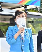 平和記念公園で第一声を行う社民党、福島瑞穂党首＝１９日午前、広島市中区（南雲都撮影）