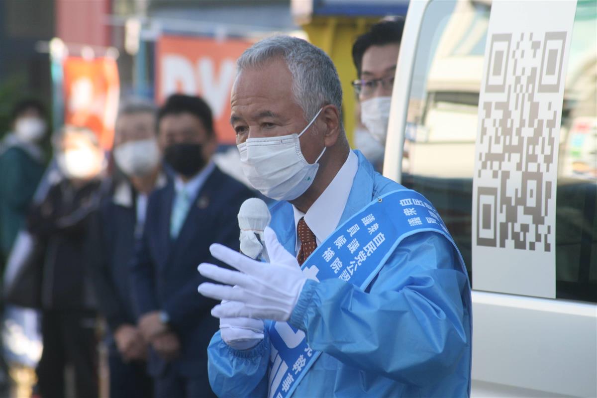 街頭演説する自民党の甘利明幹事長＝２８日午後、神奈川県海老名市（永原慎吾撮影）