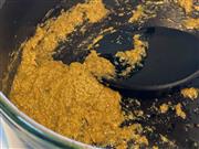 カレーの味をきめるカレーの「素」（筆者撮影）