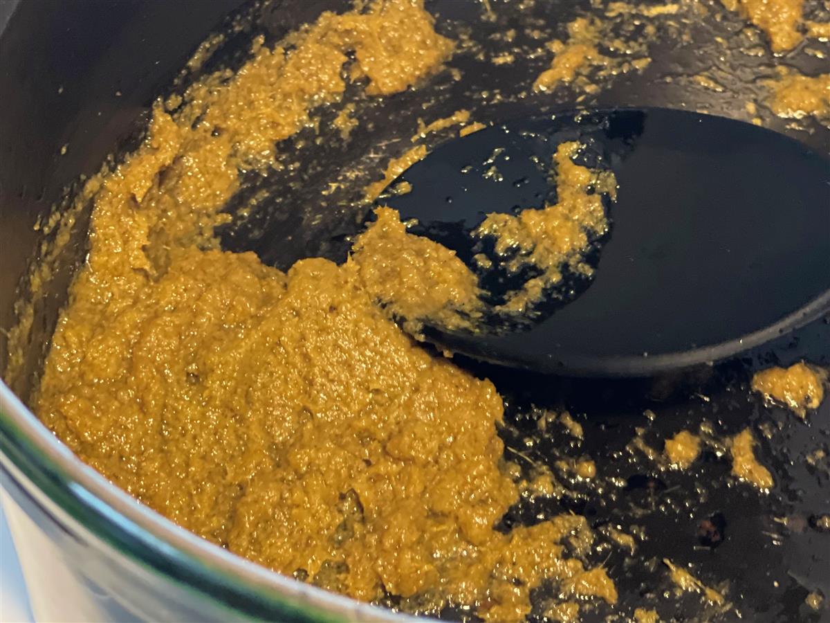 カレーの味をきめるカレーの「素」（筆者撮影）