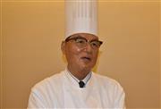 「好奇心と情熱が大事」と話す東京ドームホテル名誉総料理長の鎌田昭男さん＝文京区