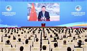 「中国国際輸入博覧会」の開幕を前に行われた式典で、ビデオ演説する中国の習近平国家主席＝４日、中国・上海（新華社）
