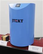 ジェイテクトが開発した「ギ酸」を燃料として発電する電池の試作機＝愛知県刈谷市